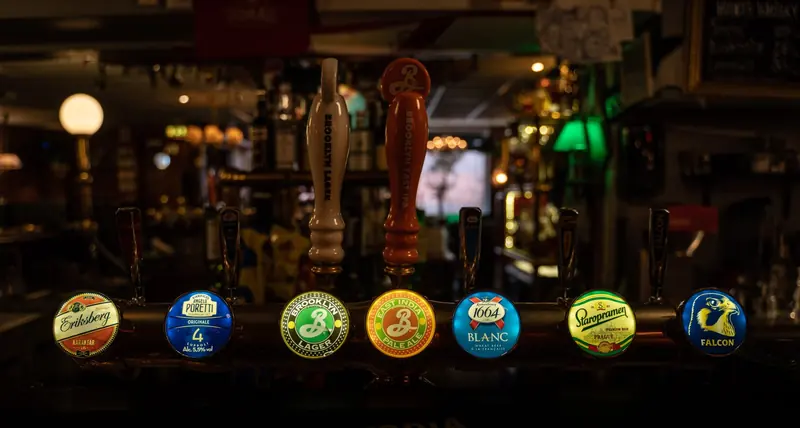 Kranar med Guinness, Falcon, Staropramen och Brooklyn